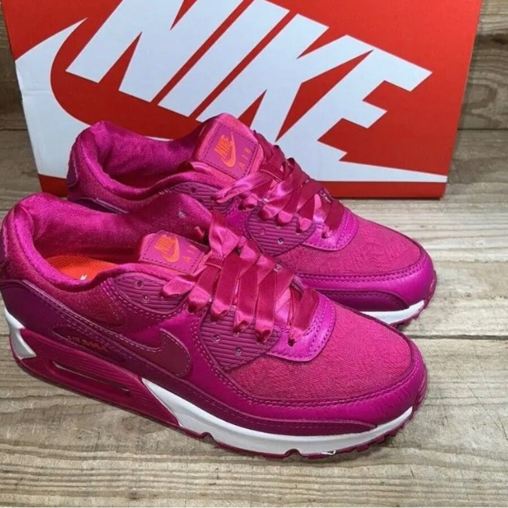 New Nike Womens Air Max 90 Valentines Day Pink